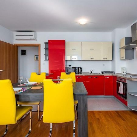 Laura House With Apartment Умаг Екстериор снимка