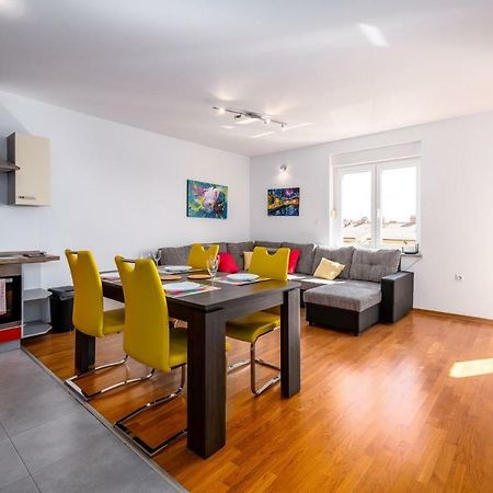 Laura House With Apartment Умаг Екстериор снимка