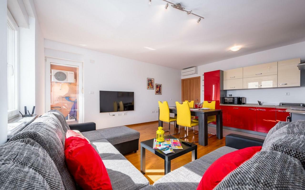 Laura House With Apartment Умаг Екстериор снимка