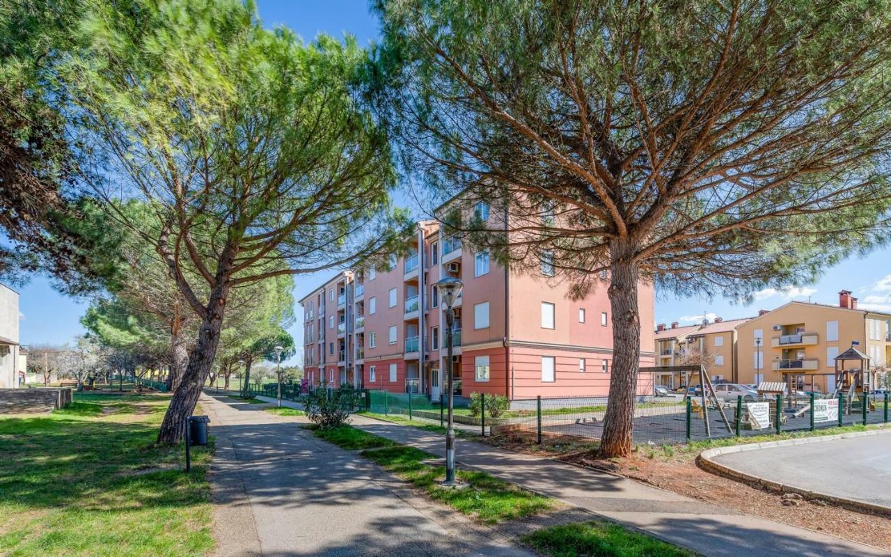 Laura House With Apartment Умаг Екстериор снимка