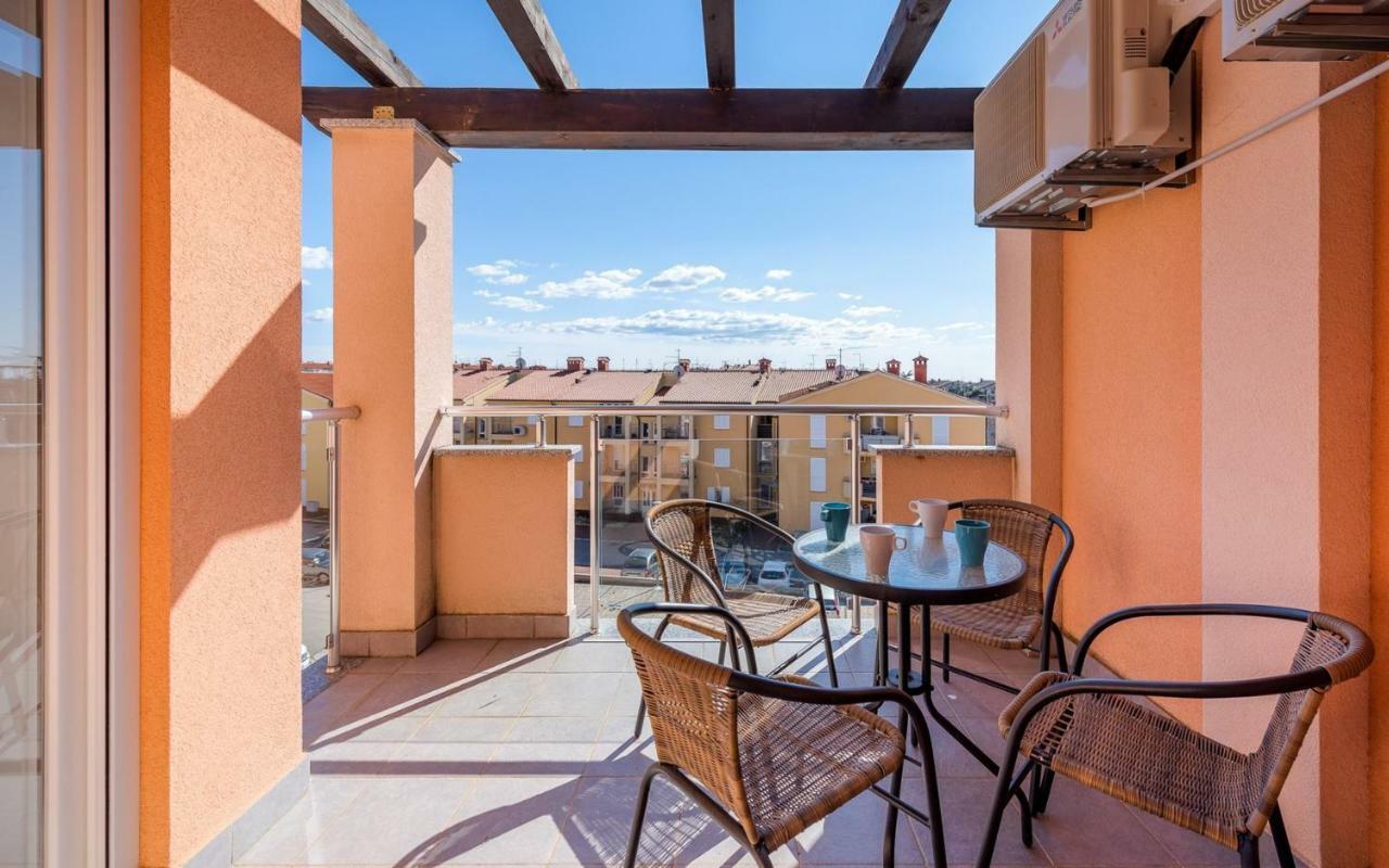 Laura House With Apartment Умаг Екстериор снимка