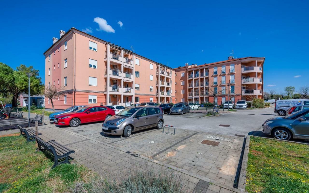 Laura House With Apartment Умаг Екстериор снимка