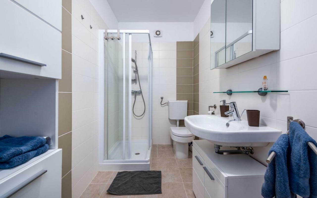 Laura House With Apartment Умаг Екстериор снимка