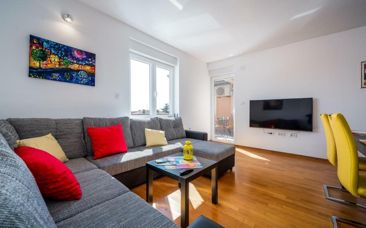 Laura House With Apartment Умаг Екстериор снимка